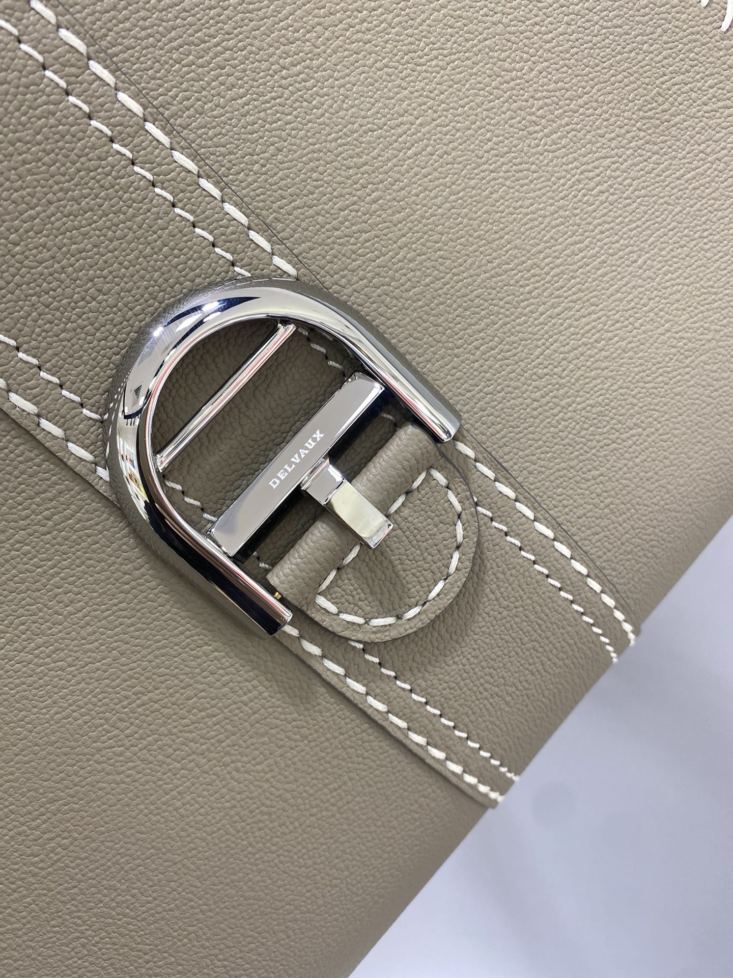 델보 브리앙 박스백 미듐